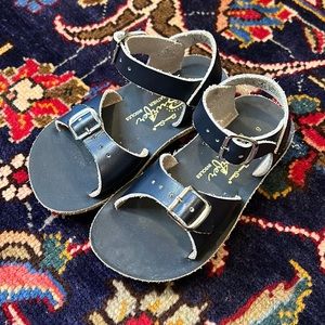 SUNSANS SURFER SANDALS EUC